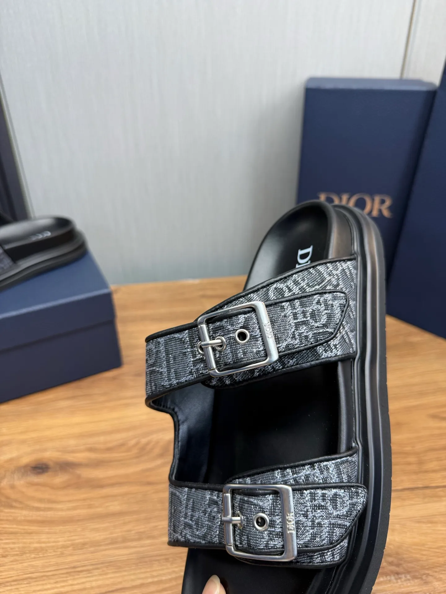 Men's shoes 💰300💰 Dior. Men's slippers 🩴Official website 1:1 production 38-45 yards 45 46 🉑️Customized original material shipped✅